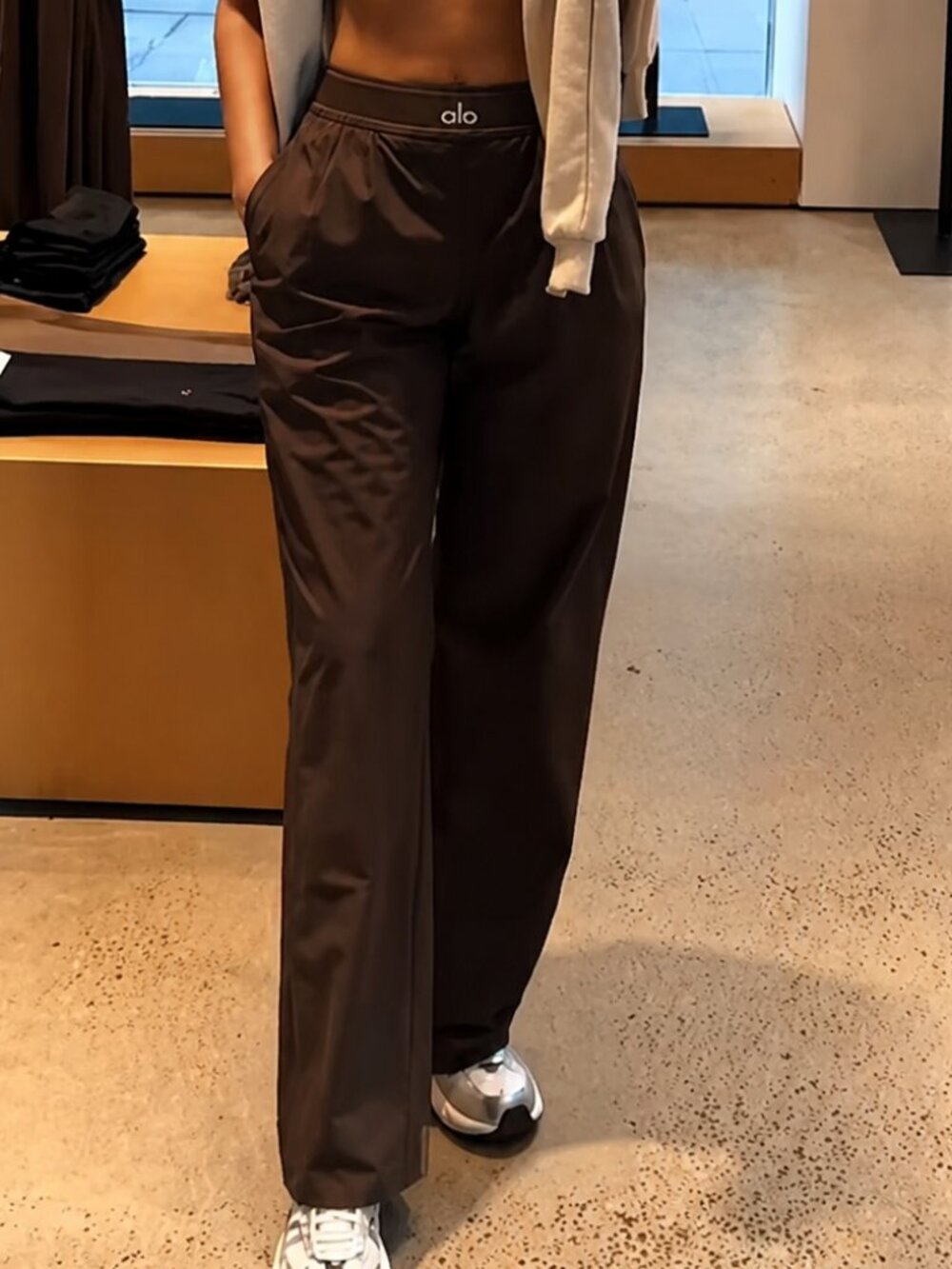 😎NWT Women's ALO Yoga Espresso Brown Straight Leg Suit Up Pants🔆 (30" Inseam)